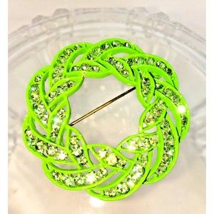 Christmas Wreath Pin Vtg Lime Green Enamel Front/Back Light Lime Green Crystals!